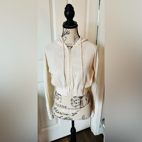 Ribbed Cropped Zip-up Hoodie - Picture 10 of 10